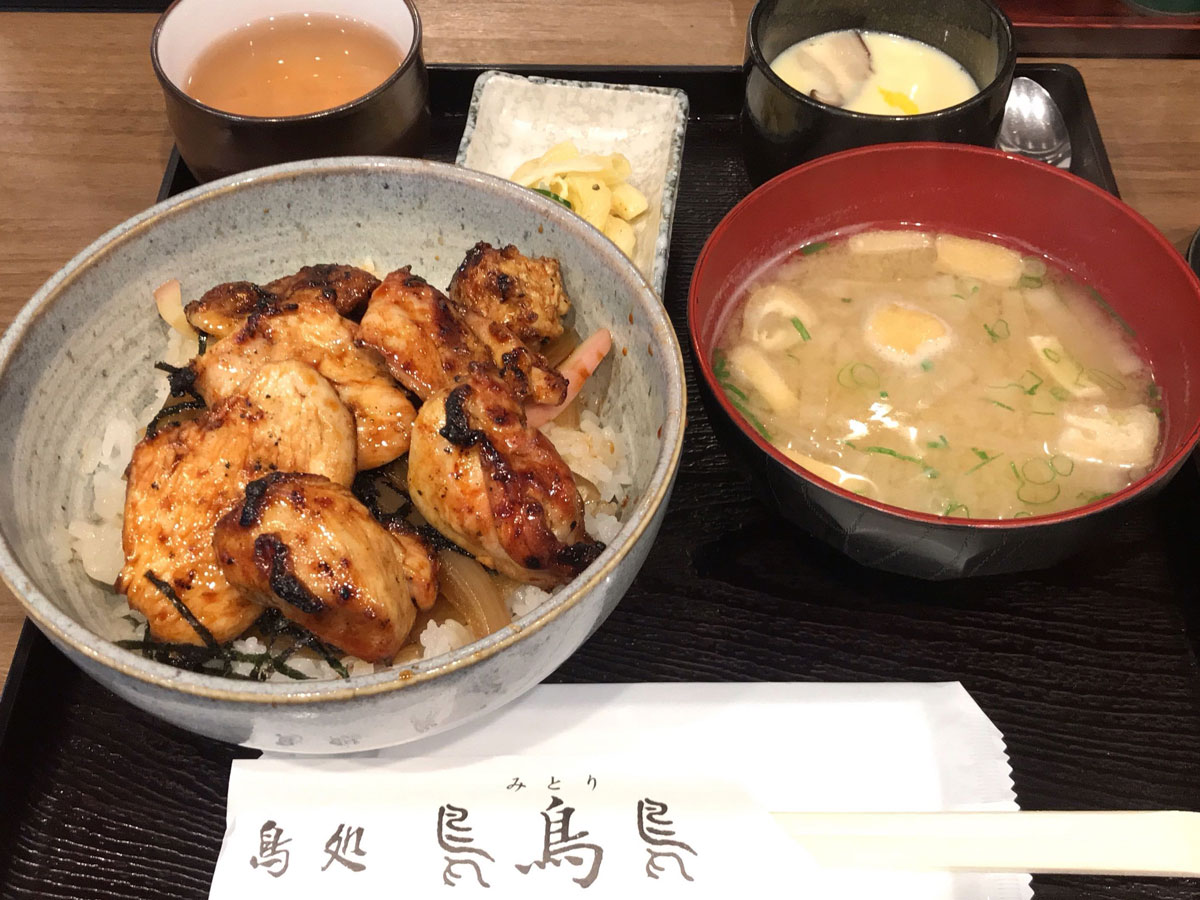 鳥鳥鳥　焼き鳥丼 味噌汁茶わん蒸しセット